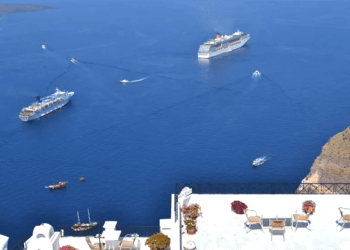 Santorini’deki depremler kruvaziyer gemi turizmini vurdu
