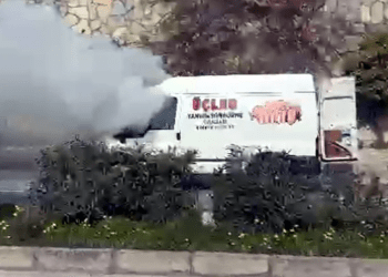 Minibüs yandı erken müdahale yaşam kurtardı