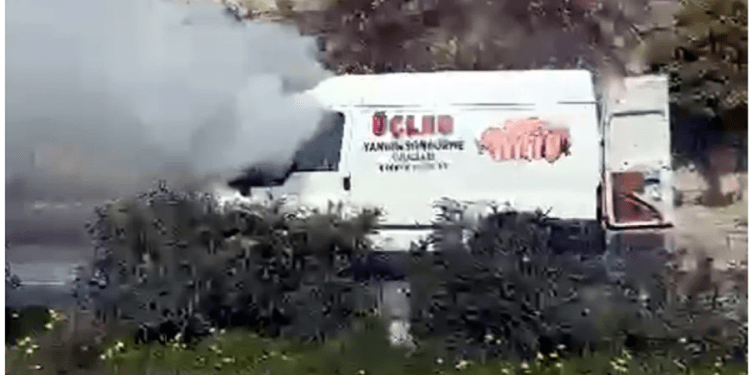 Minibüs yandı erken müdahale yaşam kurtardı