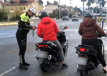 MOTOSİKLETLİLER DİKKAT.. Kask takmama cezası ne kadar?