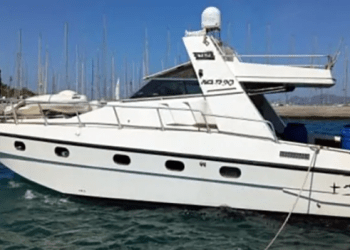 Bodrum’dan İtalya’ya giden yat İstanköy’de karaya oturdu