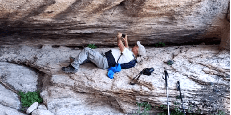 Sekiz bin yıllık, kadın ve erkek figürü olan kaya resmi bulundu