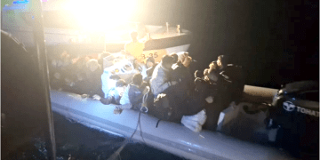 97 göçmen 3 göçmen kaçakçısı yakalandı