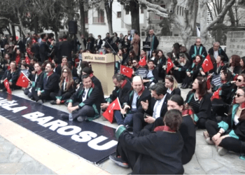Avukatlardan İstanbul Barosu’na” 3 saatlik oturma” ile destek eylemi