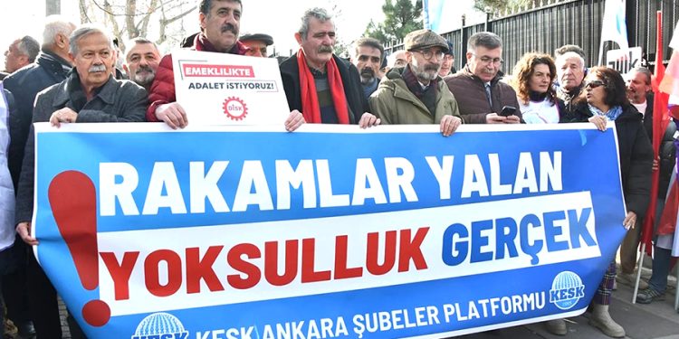 Emeklinin kader davası: Ek zam çıkabilir!