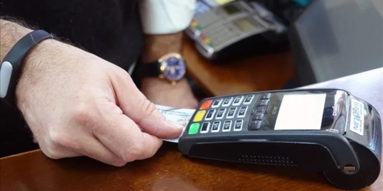 Kredi kartıyla sigara alırken yanında bir şey almak ‘zorunlu’ oldu