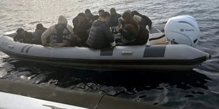 Bodrum açıklarında ölüm kalım savaşı, sahil güvenlik kurtardı