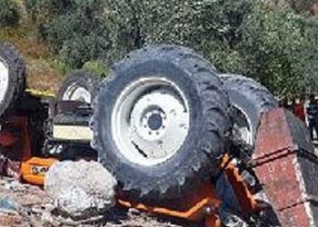 Milas’ta devrilen traktörün altında kalan kadın öldü, eşi yaralandı