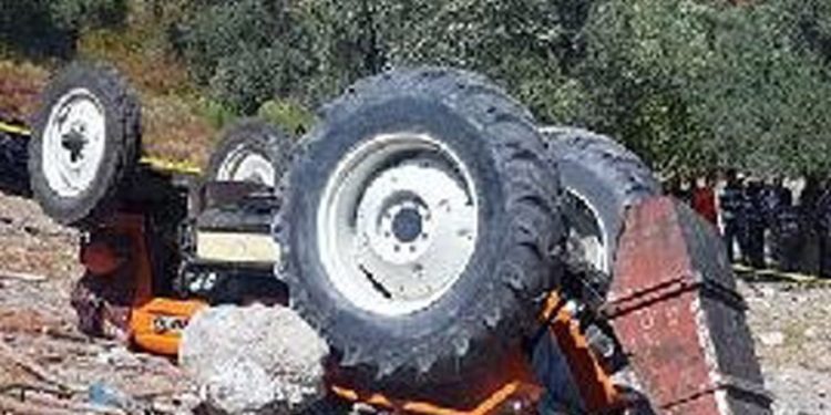 Milas’ta devrilen traktörün altında kalan kadın öldü, eşi yaralandı