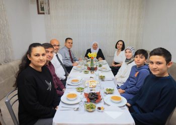 Muğla Valisi Akbıyık ve eşi şehit ailesinin evinde iftar yaptı