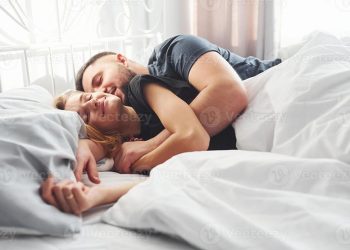 Eşlerin birlikte uyuması uyku kalitesini nasıl etkiliyor?