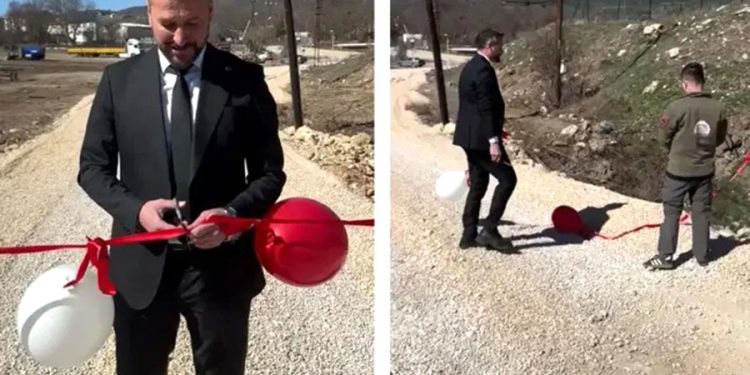 Belediye başkanından tek kişilik açılış