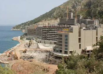 Bakanlıktan Muğla ve Marmaris belediyelerine ‘kaçak oteli yıkın’ talimatı