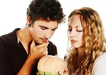 Kadınlar duygusal, erkekler mantıklı! Beyin cinsiyete değil, deneyime göre gelişiyor