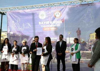 Başkan Aras’tan afişteki görüntüye tepki: “Kadını eve hapsedemezsiniz”