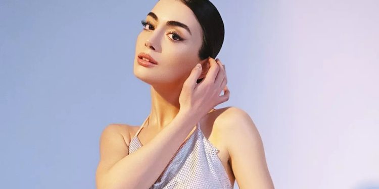 Gözlerinizi Alamayacağınız En Güzel ve En Çekici 10 Türk Kadın Oyuncu