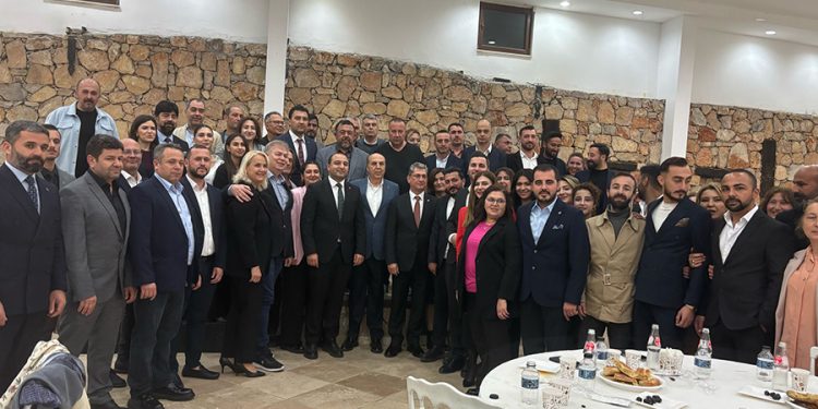 AK Partililer İftarda Buluştu