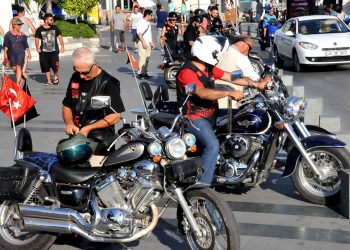 Uyuşturucuyu kamyonun stop lambasına zulalamış