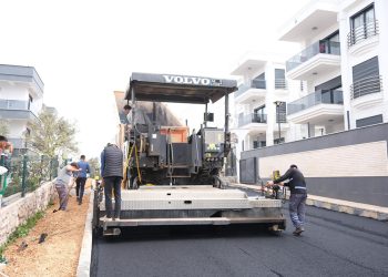 Karaova Bölgesinde Kapsamlı Asfalt Çalışması