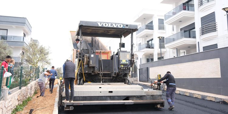 Karaova Bölgesinde Kapsamlı Asfalt Çalışması