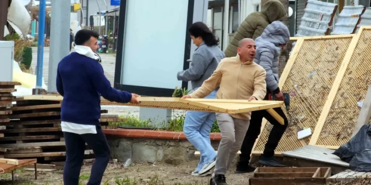 Şiddetli lodos Bodrum’u uçurdu