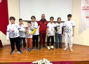 Büyükşehir Sporcularından Satrançta Çifte Başarı