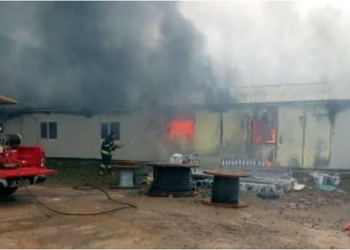 İşçilerin konteynırları yandı, felaketten dönüldü