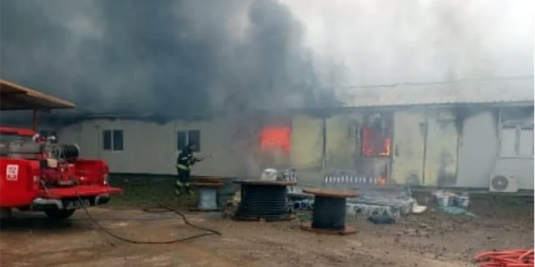 İşçilerin konteynırları yandı, felaketten dönüldü
