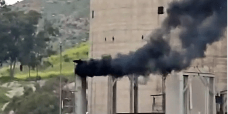 Cennet Gökova’daki santralin bacasından çıkan duman tedirginlik yarattı