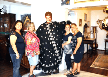 Sanat Güneşi Zeki Müren Bayram’da unutulmadı, ziyaretçi akınına uğradı