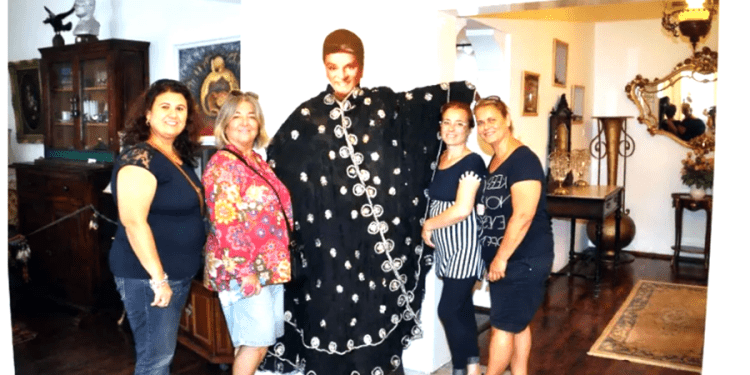 Sanat Güneşi Zeki Müren Bayram’da unutulmadı, ziyaretçi akınına uğradı