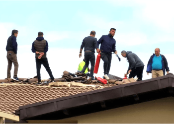 İzolasyon yaparken villanın çatısında yangın çıkardılar