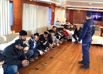 Lüks ticari yatta tatil gibi umuda yolculuk sahil güvenliğe takıldı