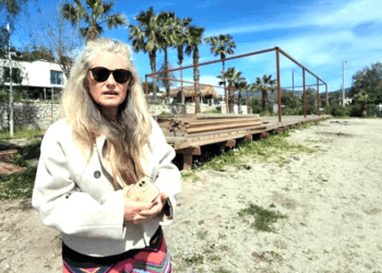 Bitez’deki halk plajındaki ruhsatsız ve kaçak beach clupa yıkım ve para cezası