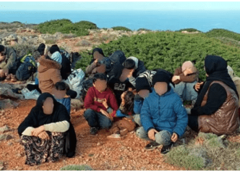 Göçmenleri Akdeniz’in ortasında ki ıssız adaya terk ettiler