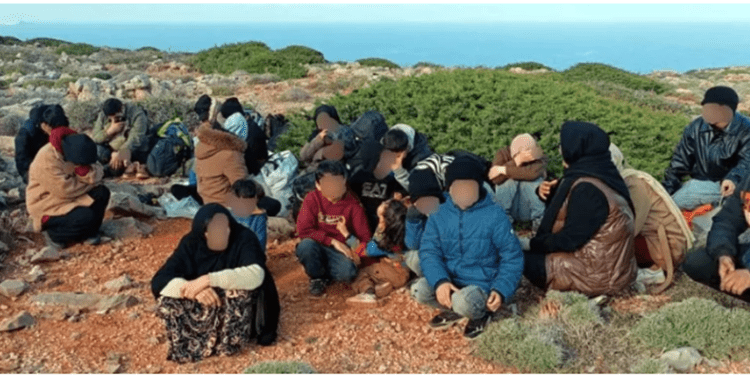 Göçmenleri Akdeniz’in ortasında ki ıssız adaya terk ettiler