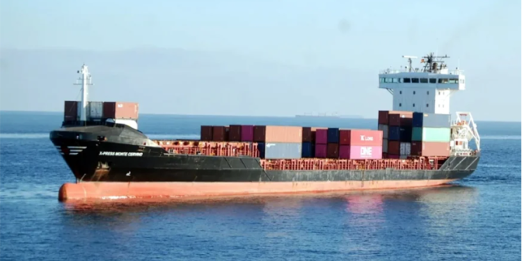 Bodrum açıklarında seyreden geminin kaptanı yaşamını yitirdi