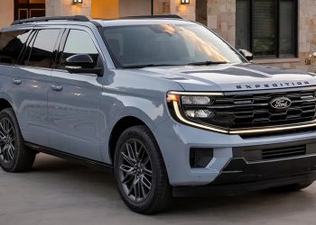 Rakipleri zam yaparken Ford’dan dev indirim! Trump tarifeleri sonrası stok avantajını kullanıyor