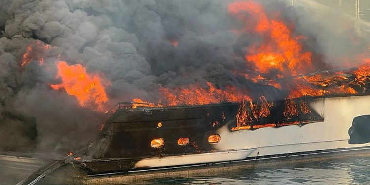 Fethiye’deki motoryat yangında da 3 tekne alevlere teslim oldu