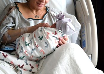 Benzersiz skandal! Bebek merkezinde embriyolar karıştı, kadın kan bağı olmayan bebeği doğurdu