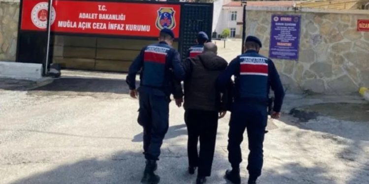 24 yıl hapisle aranan firari, evinde yakalandı
