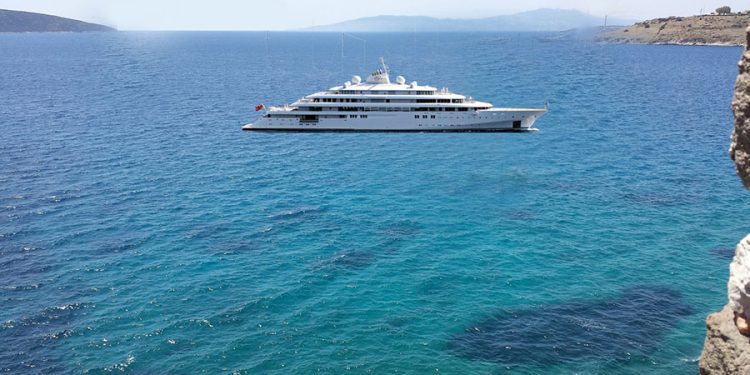 Suudi Prens’in yatı Bodrum açıklarına demirledi