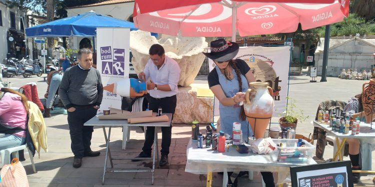 Dünya Sanat Günü’nde canlı resim etkinliği