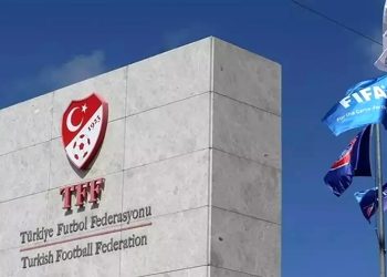 Muğla’da otomobil bisikletli gruba daldı