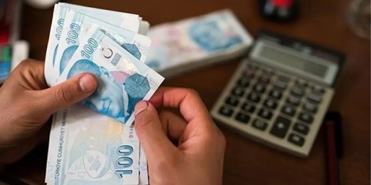 Muğla’da otomobil bisikletli gruba daldı