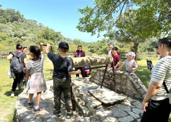 Minikler anne ve babaları ile doğa yürüyüşü yaptı