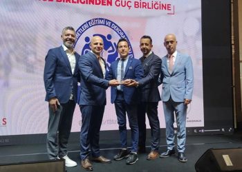 Seydikemer’de Zirai Arazi ve Orman Yangını: 40 Dönüm Alan Kül Oldu