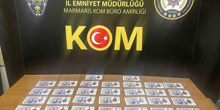 Marmaris’te İngiliz turist sahte poundla yakalandı