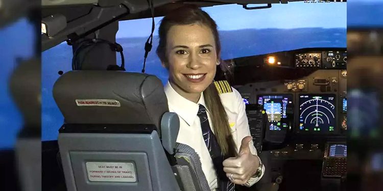 Dünyanın en büyük uçağına ‘Kübra Kaptan’ pilot oldu
