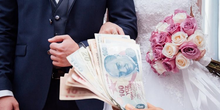 Turistik adada korkutan çatlaklar